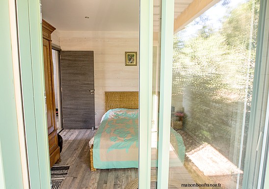 chambre baie vitrée maison bois
